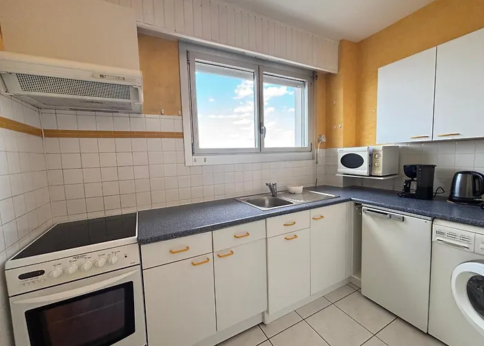 Avec Vue Et Balcon, 10eme Etage - Fr-1-197-630