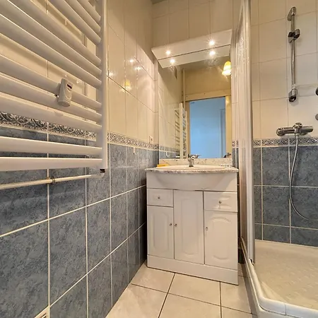 Avec Vue Et Balcon, 10eme Etage - Fr-1-197-630 * 莱萨布勒-多洛讷