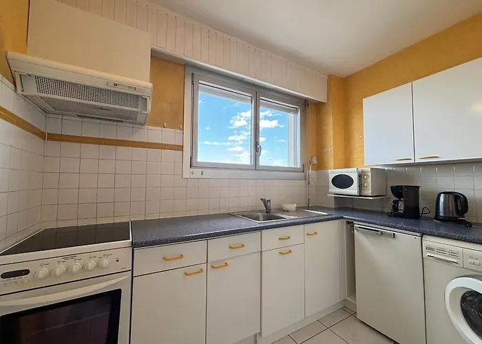 Avec Vue Et Balcon, 10eme Etage - Fr-1-197-630 *